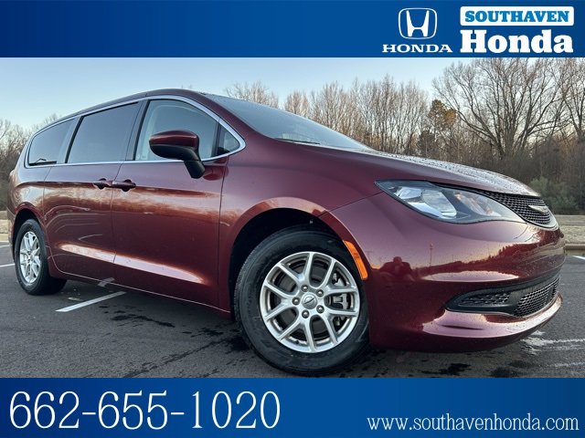 Used 2023 Chrysler Voyager LX image 1