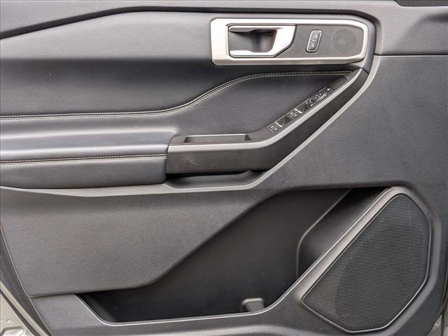 Used 2020 Ford Explorer XLT w/ Equipment Group 202A image 6