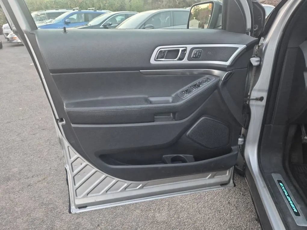 Used 2015 Ford Explorer Sport w/ Equipment Group 401A AWD/4WD image 9