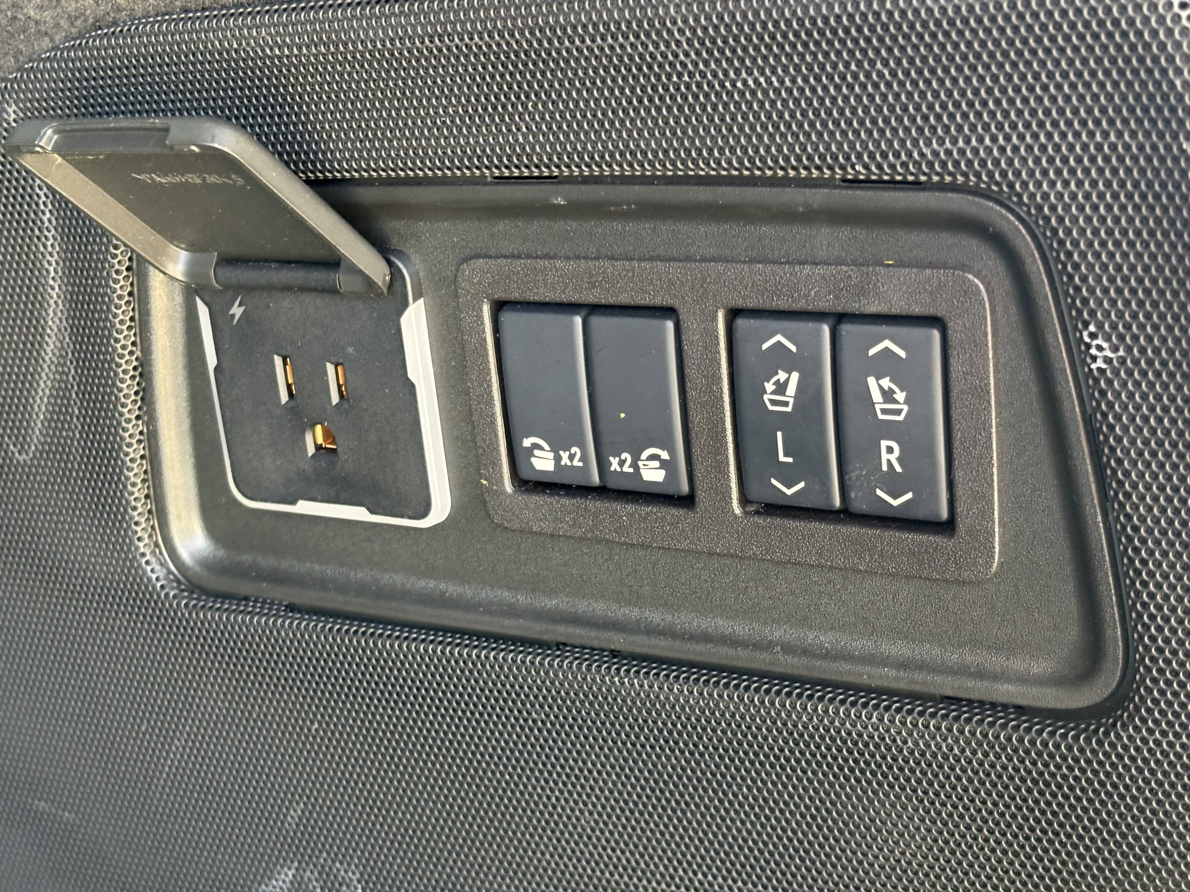 Used 2024 Cadillac Escalade Sport image 10