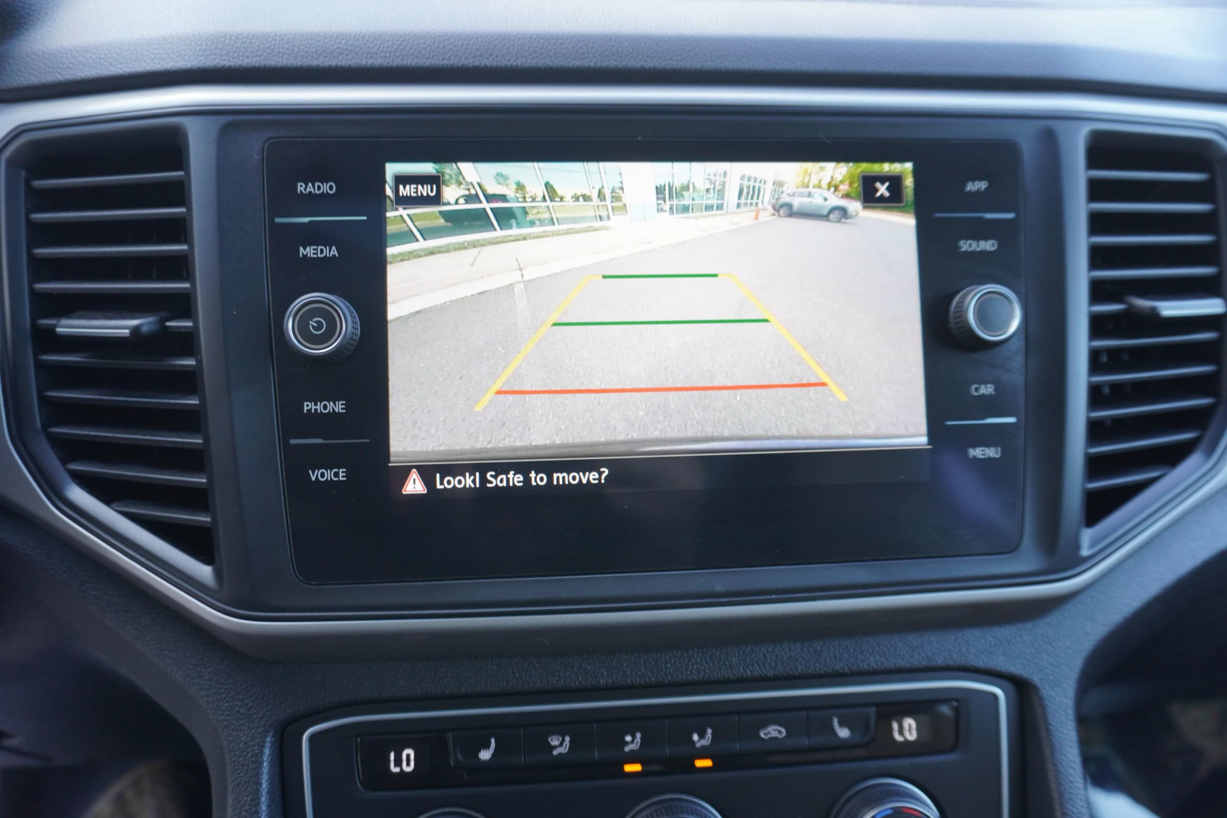 Used 2020 Volkswagen Atlas Cross Sport SE w/ Panoramic Sunroof Package AWD/4WD image 14