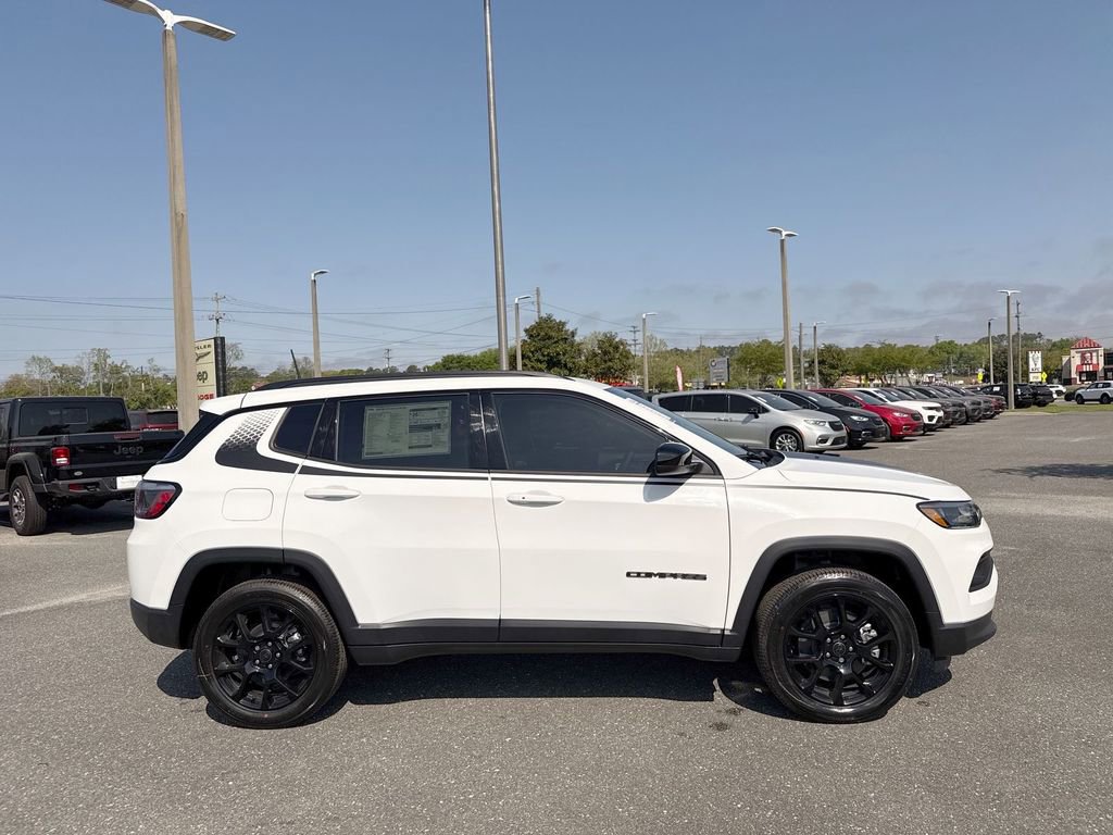 New 2026 Jeep Compass Latitude image 2