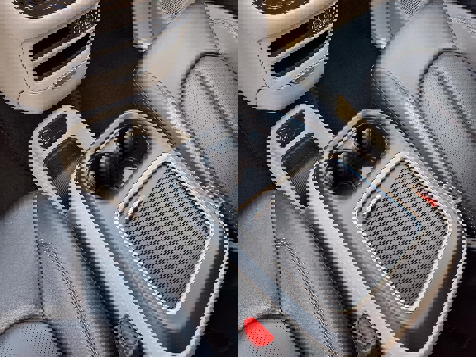 Used 2024 Chrysler Pacifica Touring-L image 17