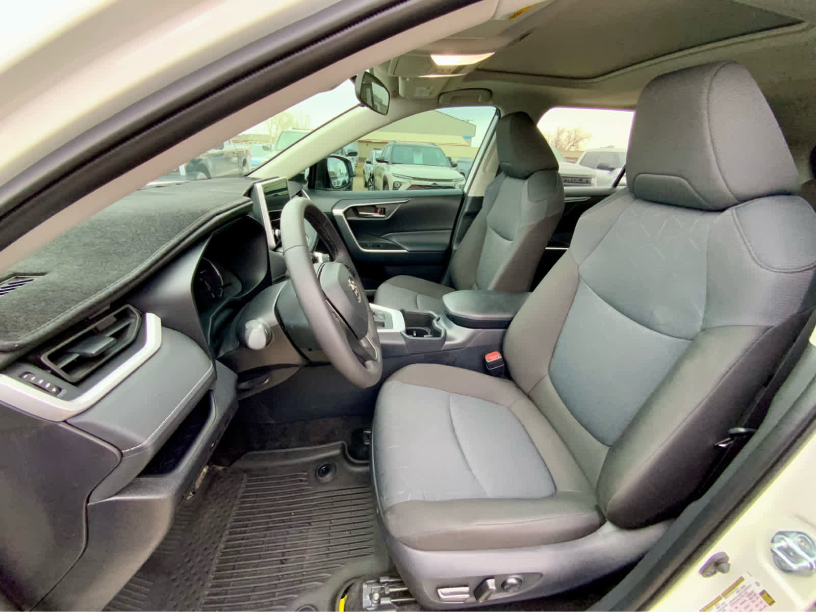 Used 2025 Toyota RAV4 XLE w/ Convenience Package image 22