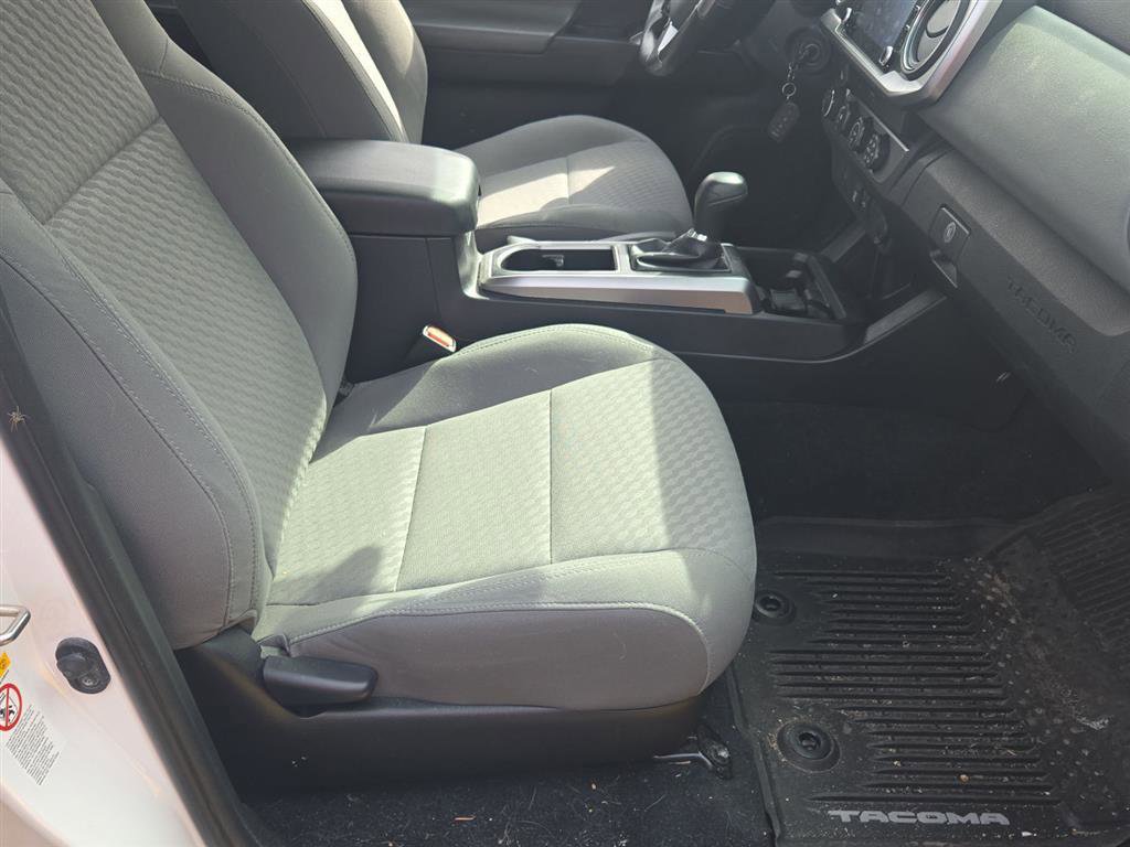 Used 2020 Toyota Tacoma SR5 AWD/4WD image 12