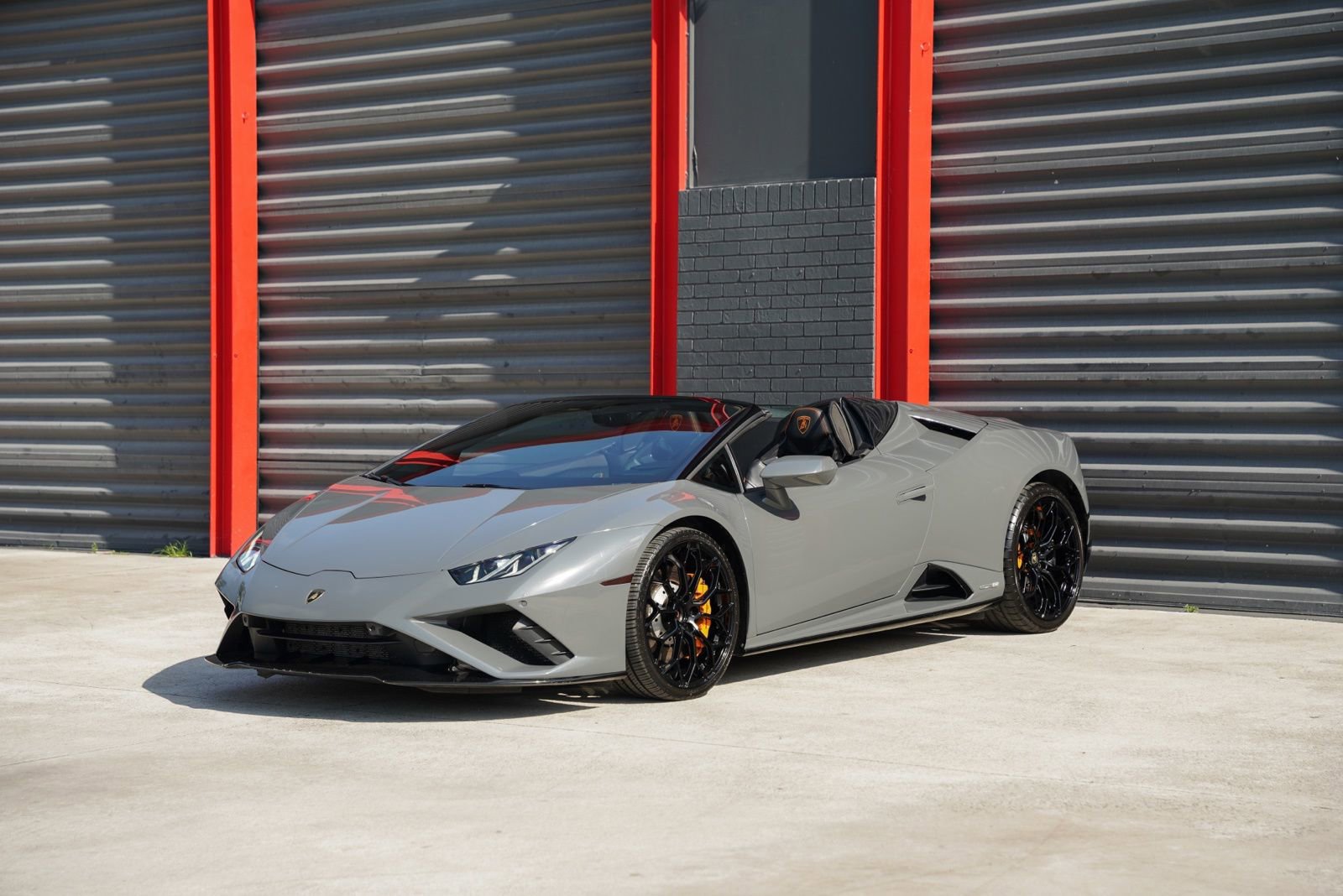 Used 2021 Lamborghini Huracan EVO image 1