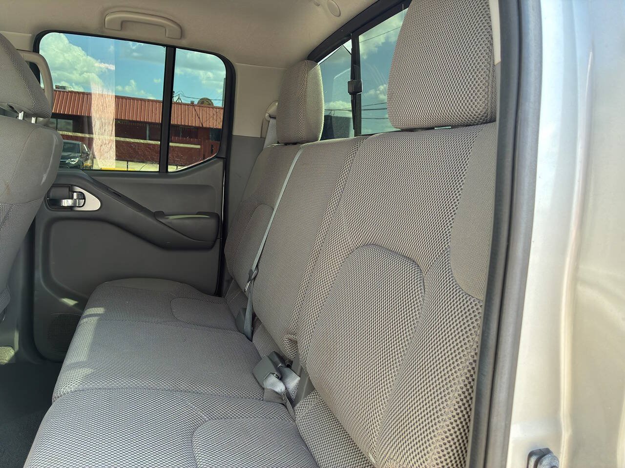 Used 2015 Nissan Frontier SV w/ SV Value Truck Package RWD image 28
