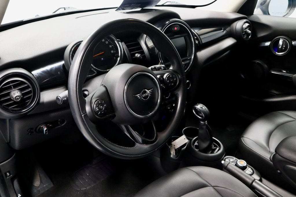 Used 2019 MINI Cooper 4-Door Hardtop w/ Signature Upholstery Package image 27