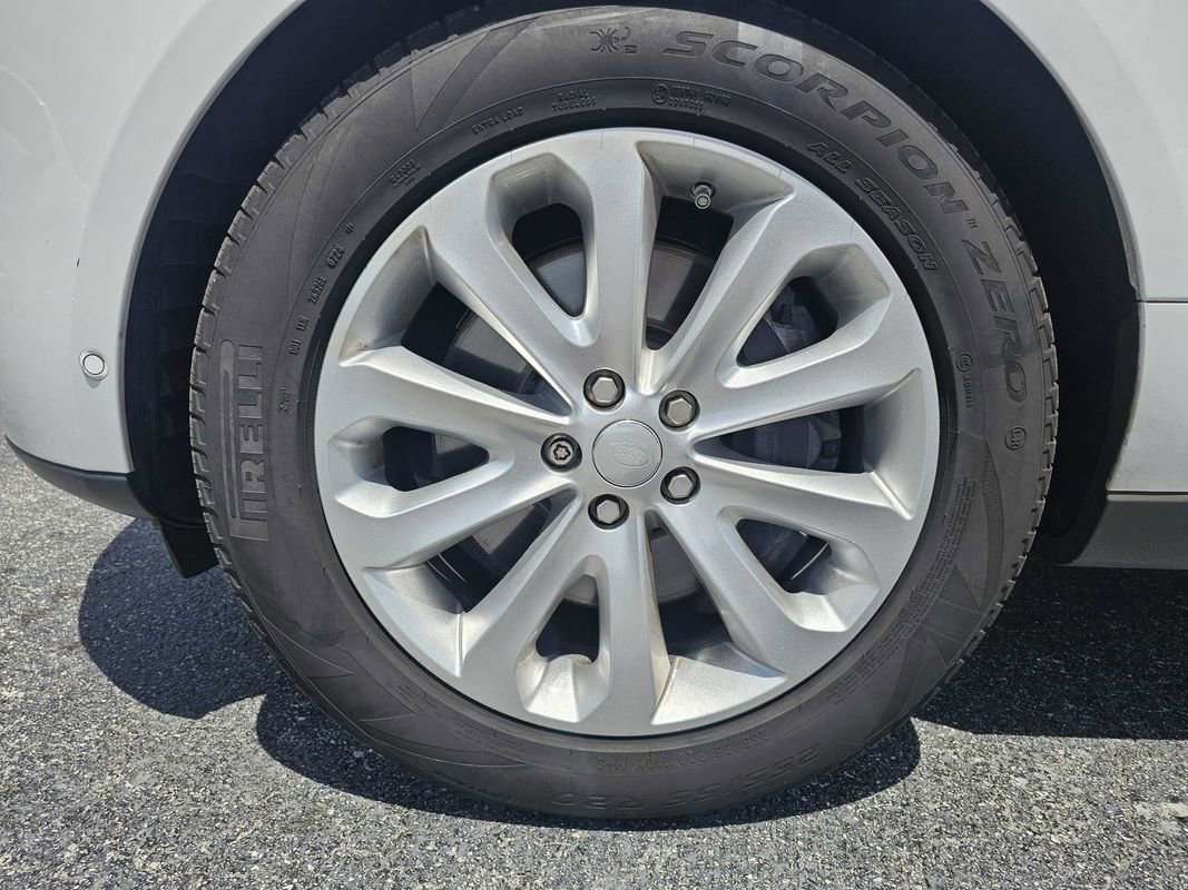 Used 2017 Land Rover Range Rover HSE image 5