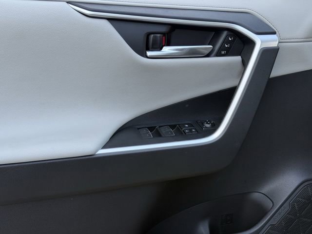 Used 2023 Toyota RAV4 Limited image 29