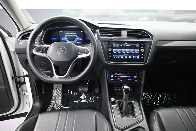Used 2022 Volkswagen Tiguan SE FWD image 11