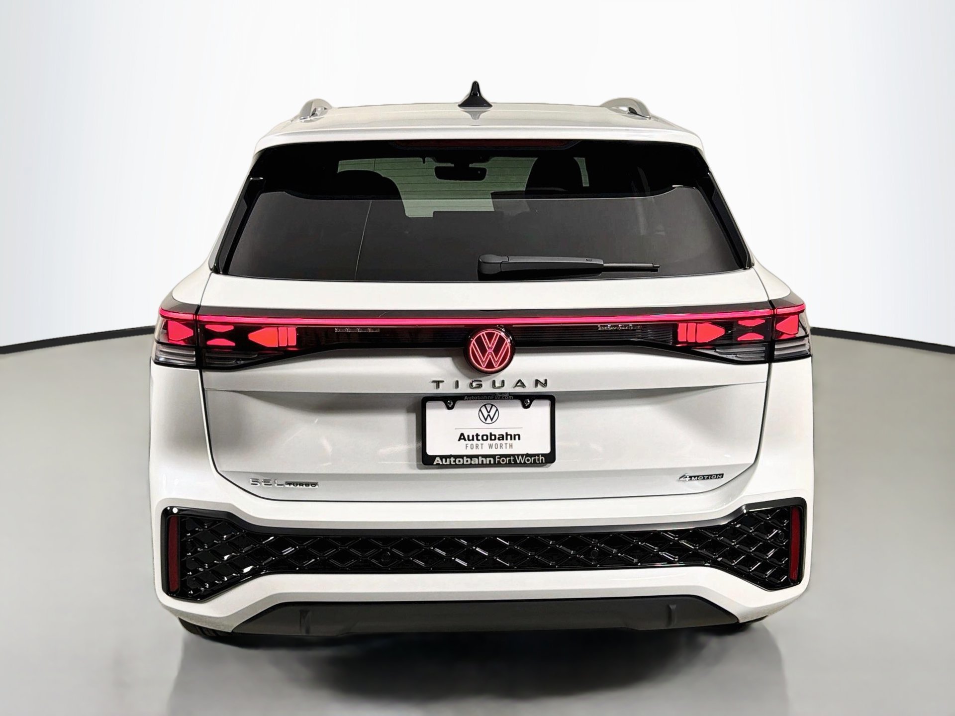 New 2027 Volkswagen Tiguan SEL R-Line AWD/4WD image 6