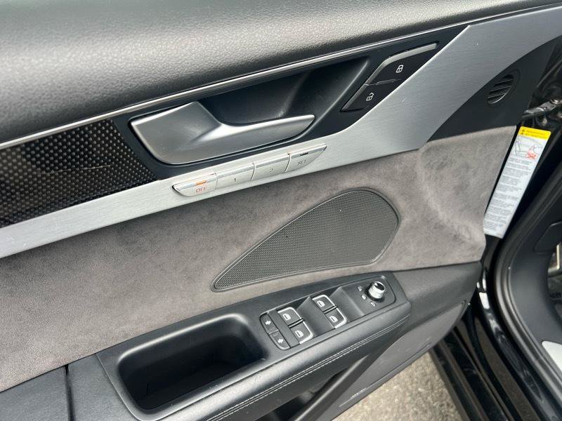 Used 2016 Audi S8 Plus AWD/4WD image 28