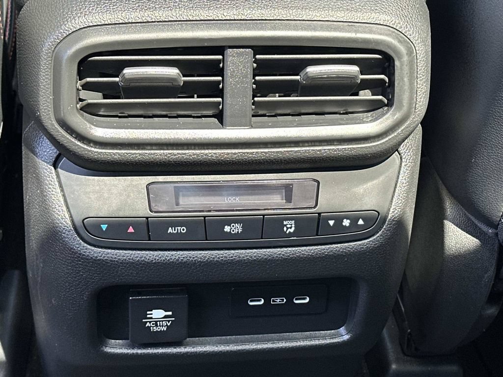 Used 2025 Honda Pilot TrailSport image 19