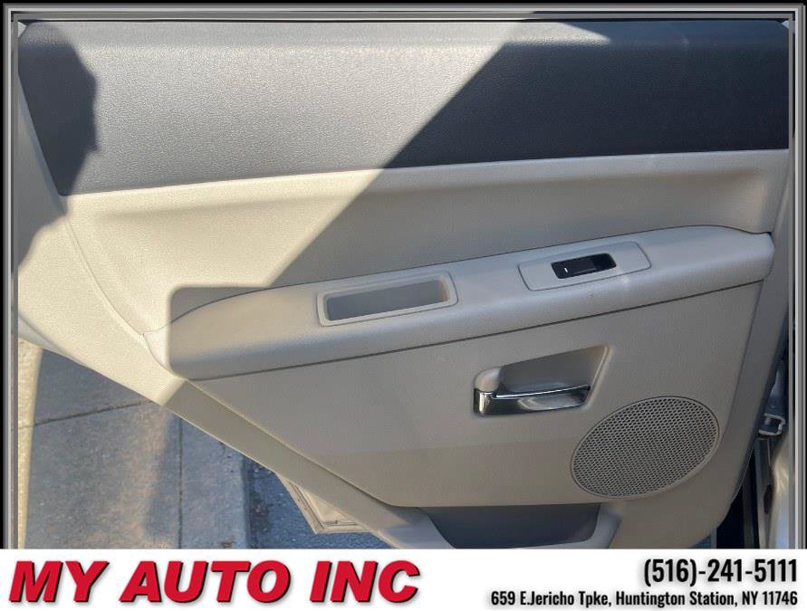 Used 2010 Ford Explorer XLT AWD/4WD image 36