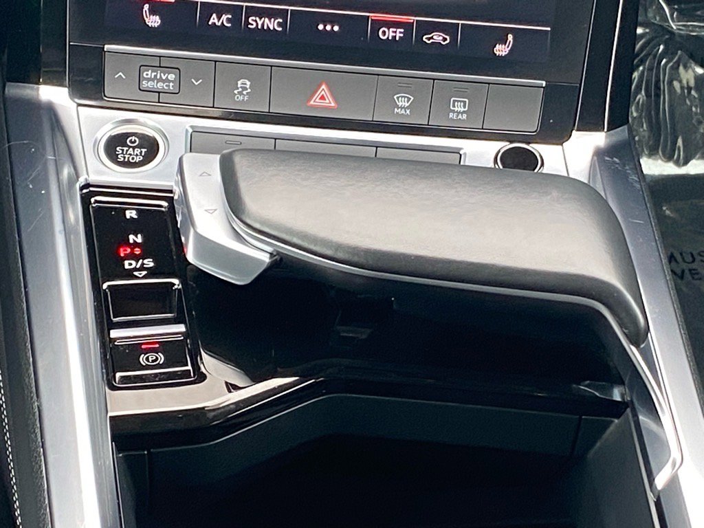 Used 2022 Audi e-tron Premium image 12