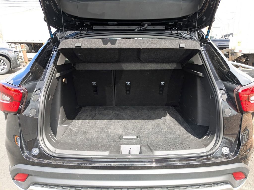 Used 2025 Chevrolet Trax LT w/ LT Convenience Package image 27