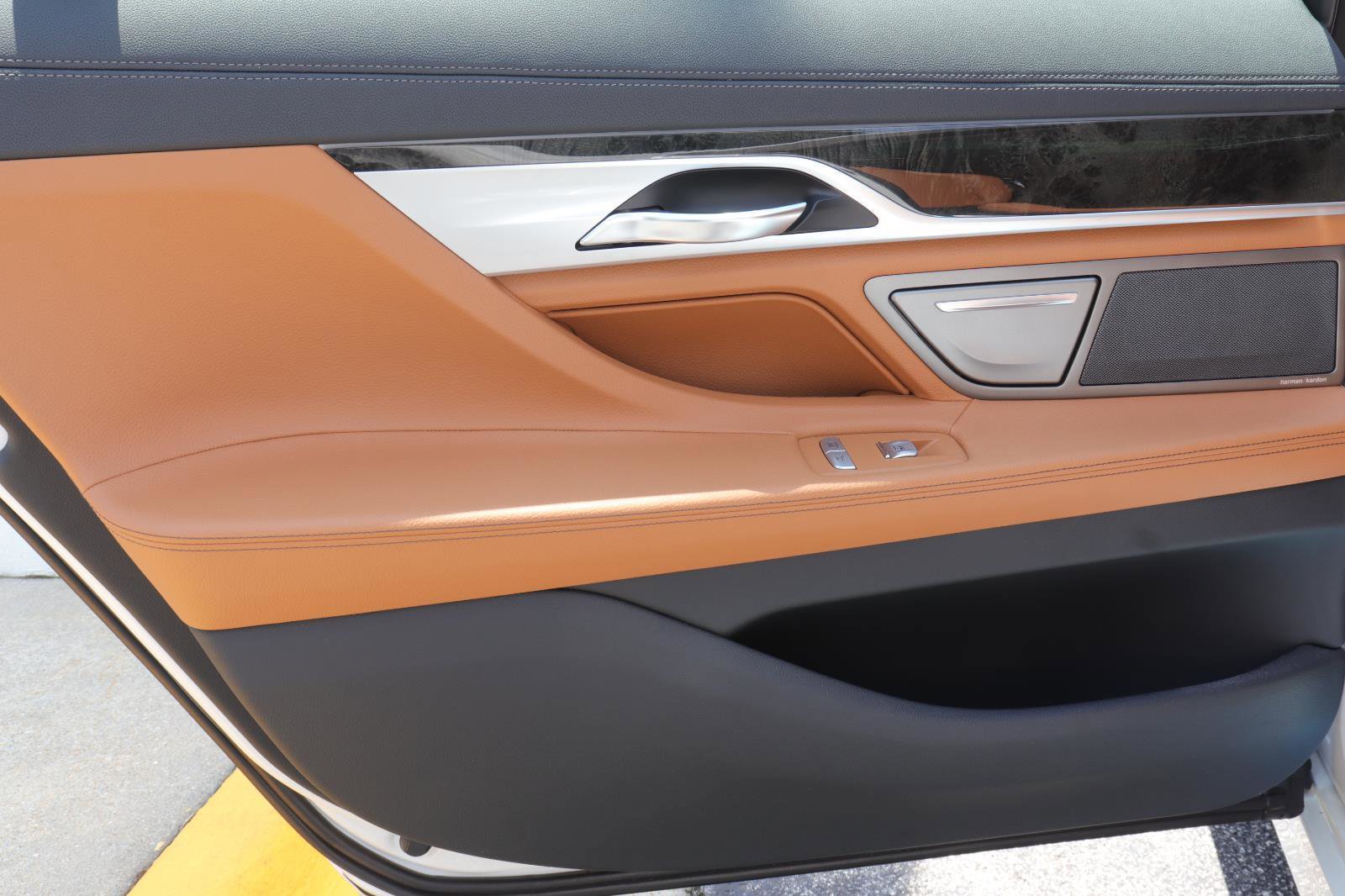 Used 2018 BMW 750i RWD image 11