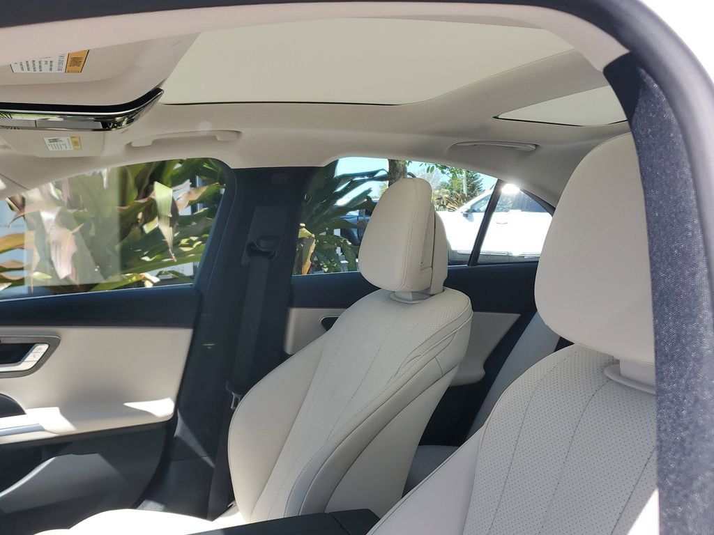 Used 2025 Mercedes-Benz E 350 4MATIC Sedan image 21