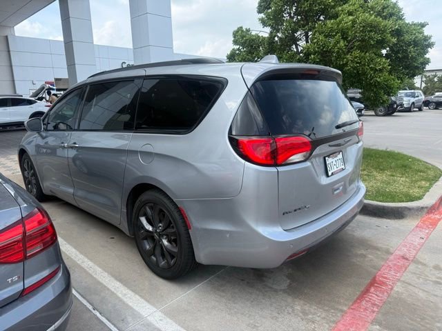 Used 2020 Chrysler Pacifica Touring-L w/ Advanced Safetytec Group FWD image 4
