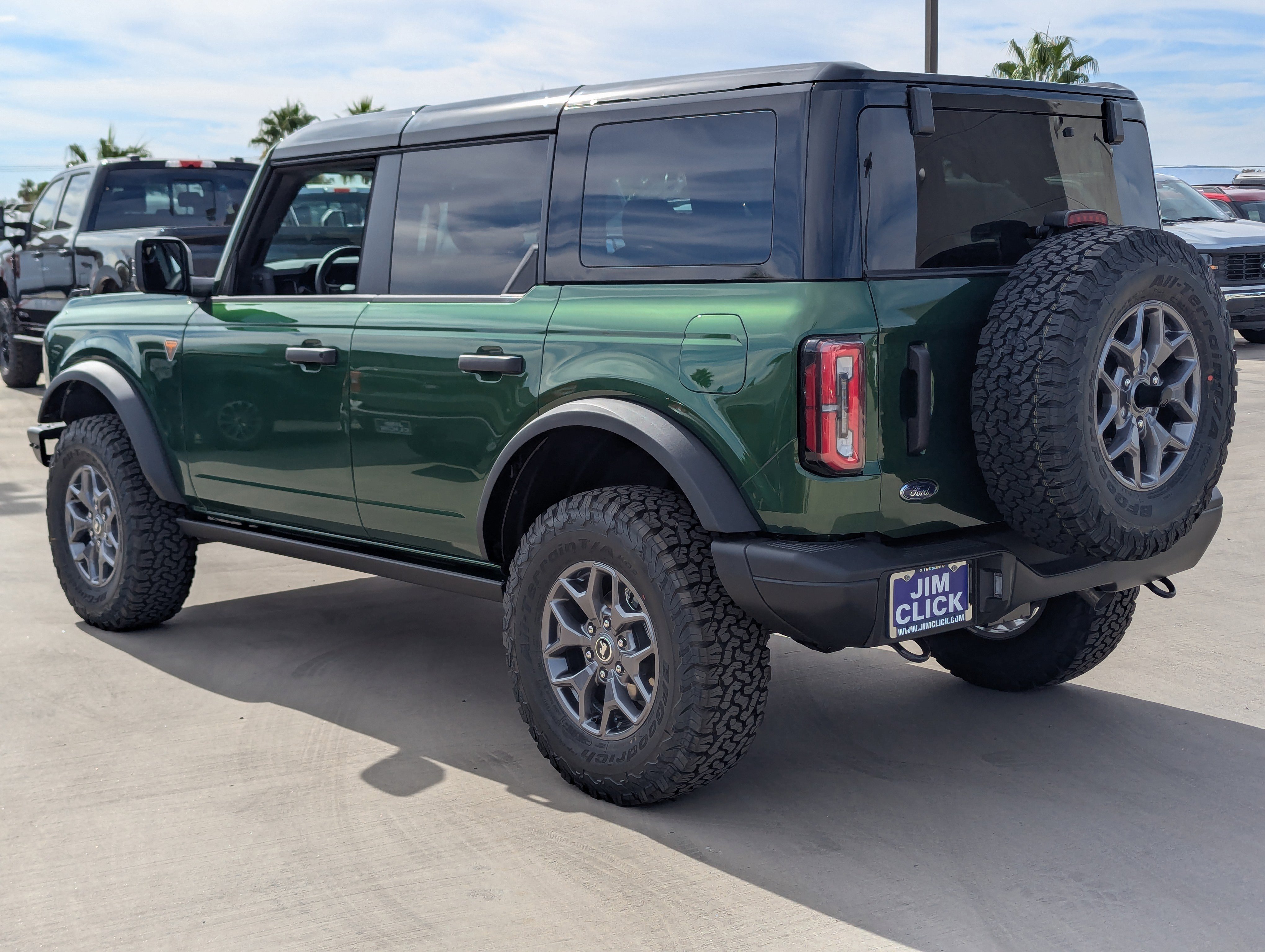 New 2025 Ford Bronco Badlands image 4