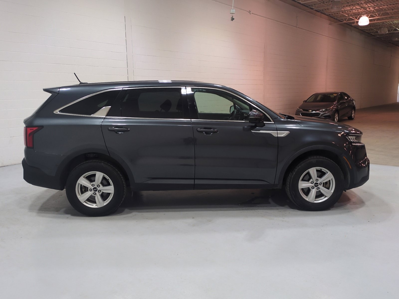 Used 2022 Kia Sorento LX AWD/4WD image 2