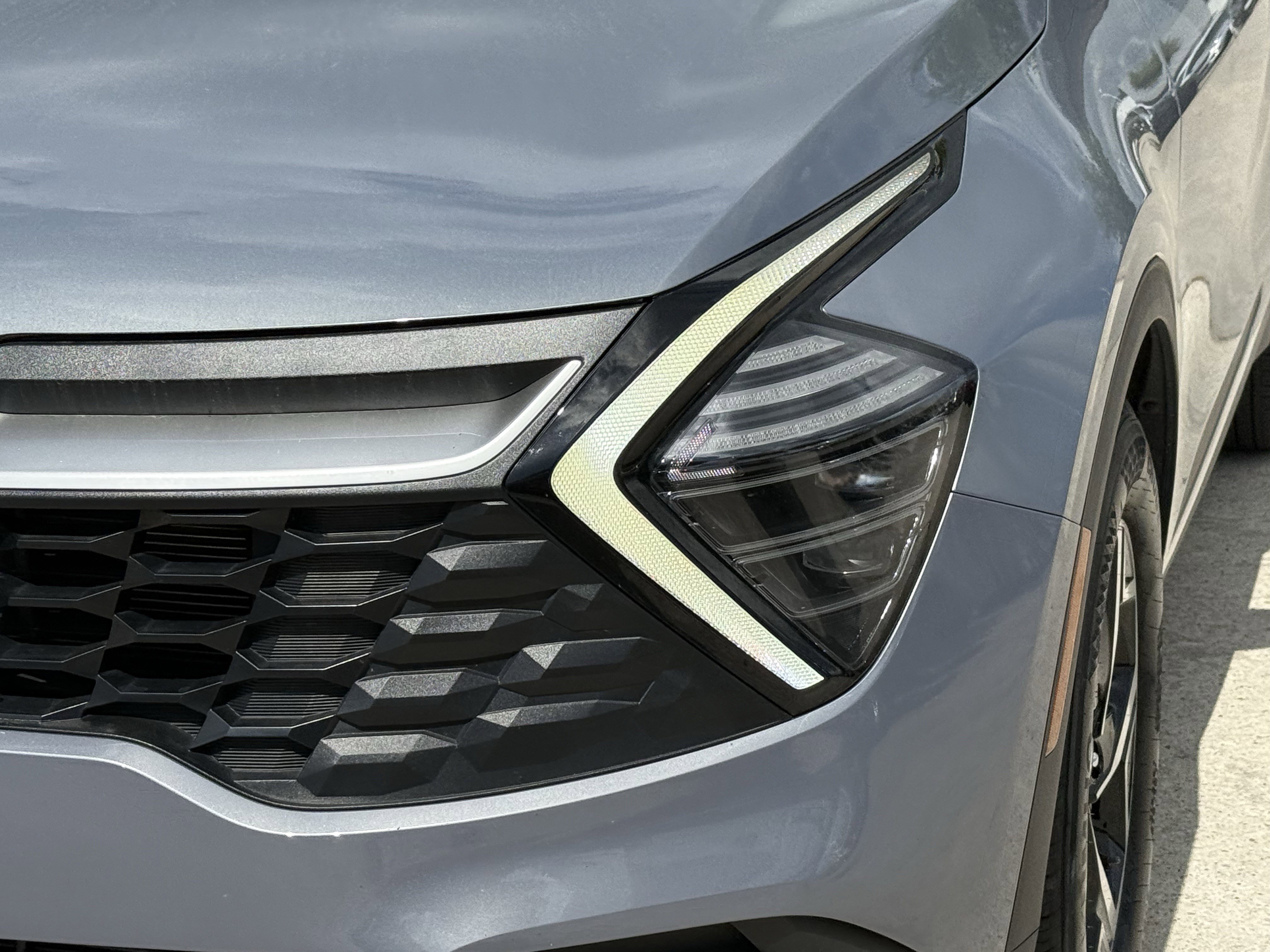 Used 2025 Kia Sportage LX image 12