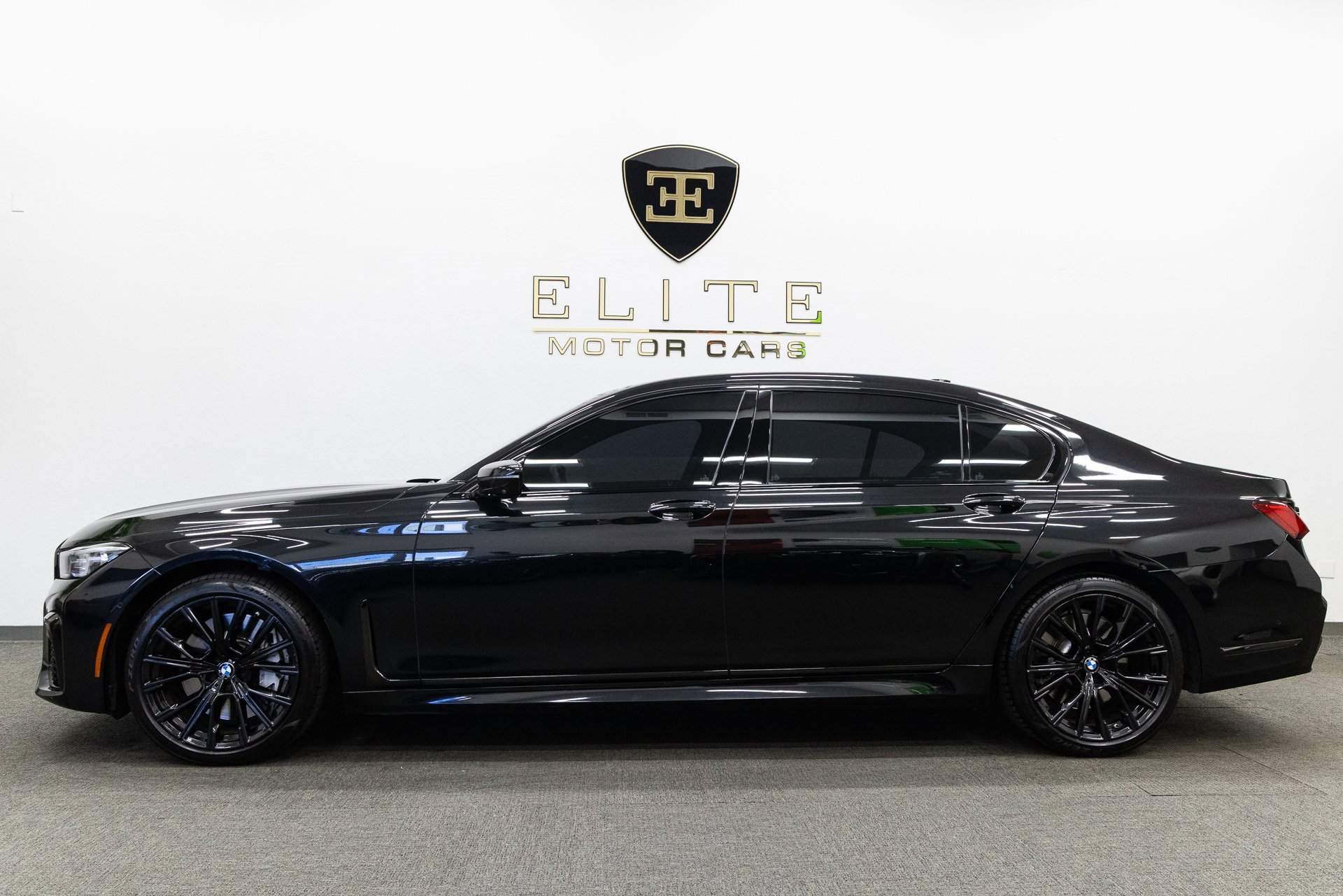 Used 2022 BMW 750i xDrive w/ M Sport Package image 2