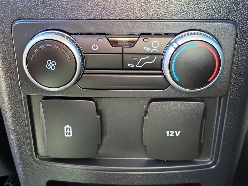 Used 2024 Ford Explorer XLT w/ Equipment Group 202A AWD/4WD image 17