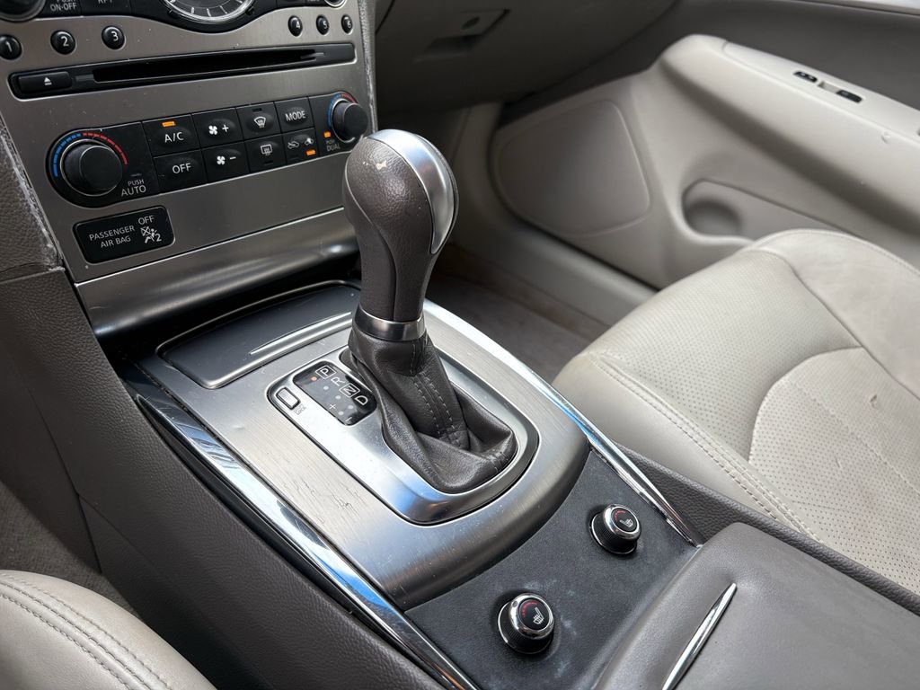 Used 2011 INFINITI G37 Journey RWD image 19