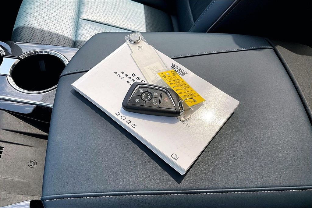 Certified 2025 Cadillac Escalade IQ Luxury 2 w/ LPO, Premium Carpet Package AWD/4WD image 35