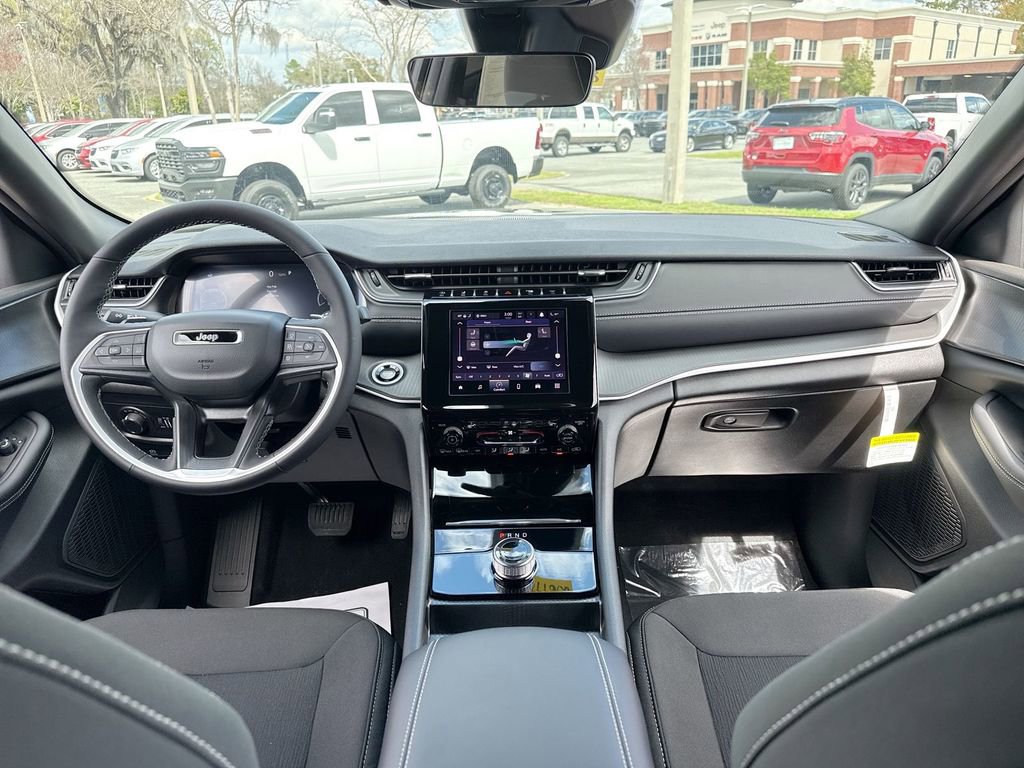 New 2026 Jeep Grand Cherokee L Laredo image 28