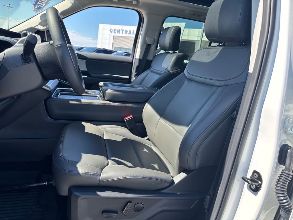 New 2025 Ford Expedition Active image 15