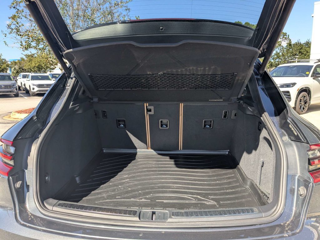 Used 2017 Porsche Macan Turbo AWD/4WD image 16