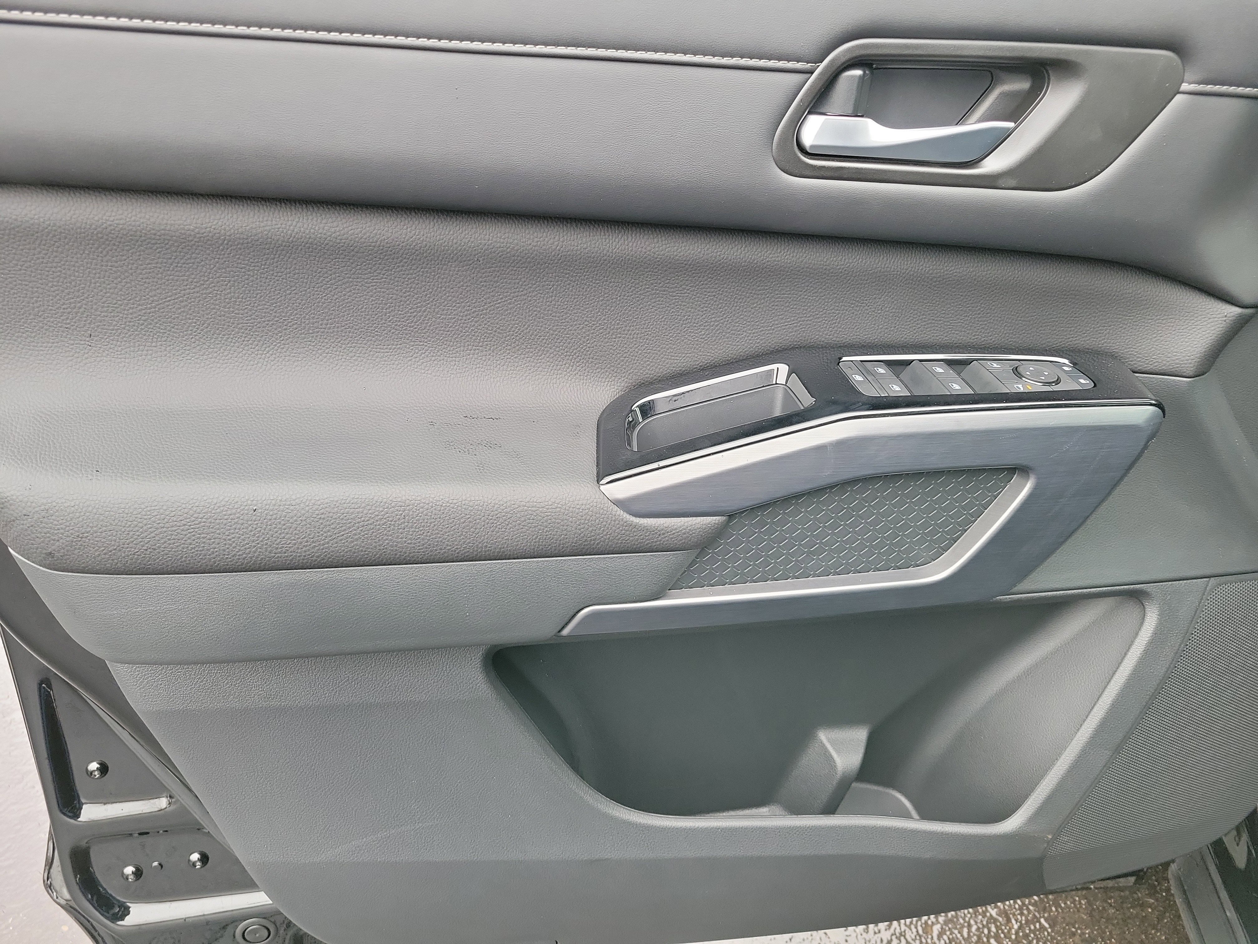 New 2026 Nissan Pathfinder SL w/ SL Premium Package image 9