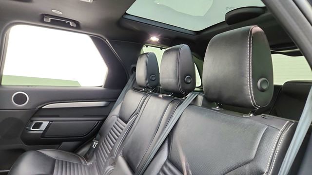 Used 2024 Land Rover Discovery Dynamic SE AWD/4WD image 32