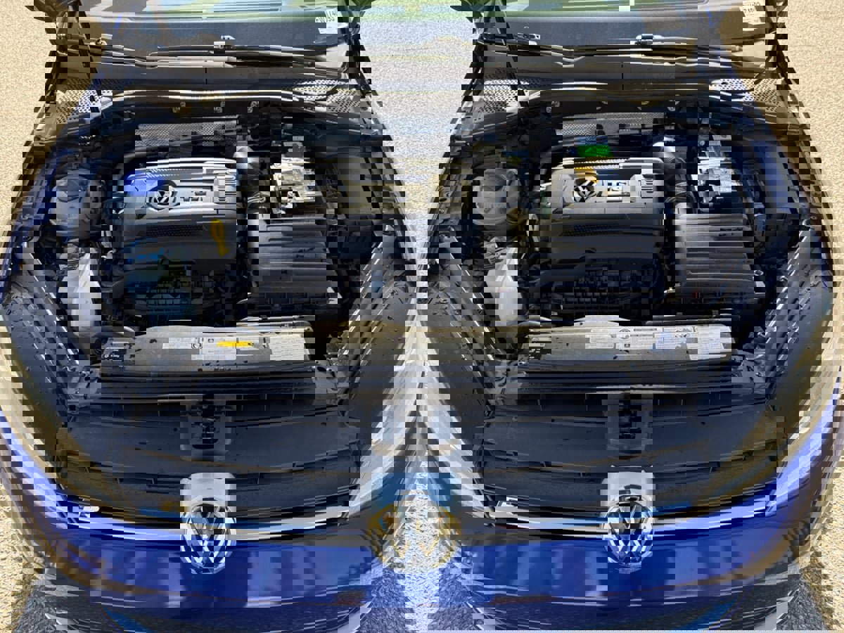 Used 2015 Volkswagen Golf R 4-Door image 18