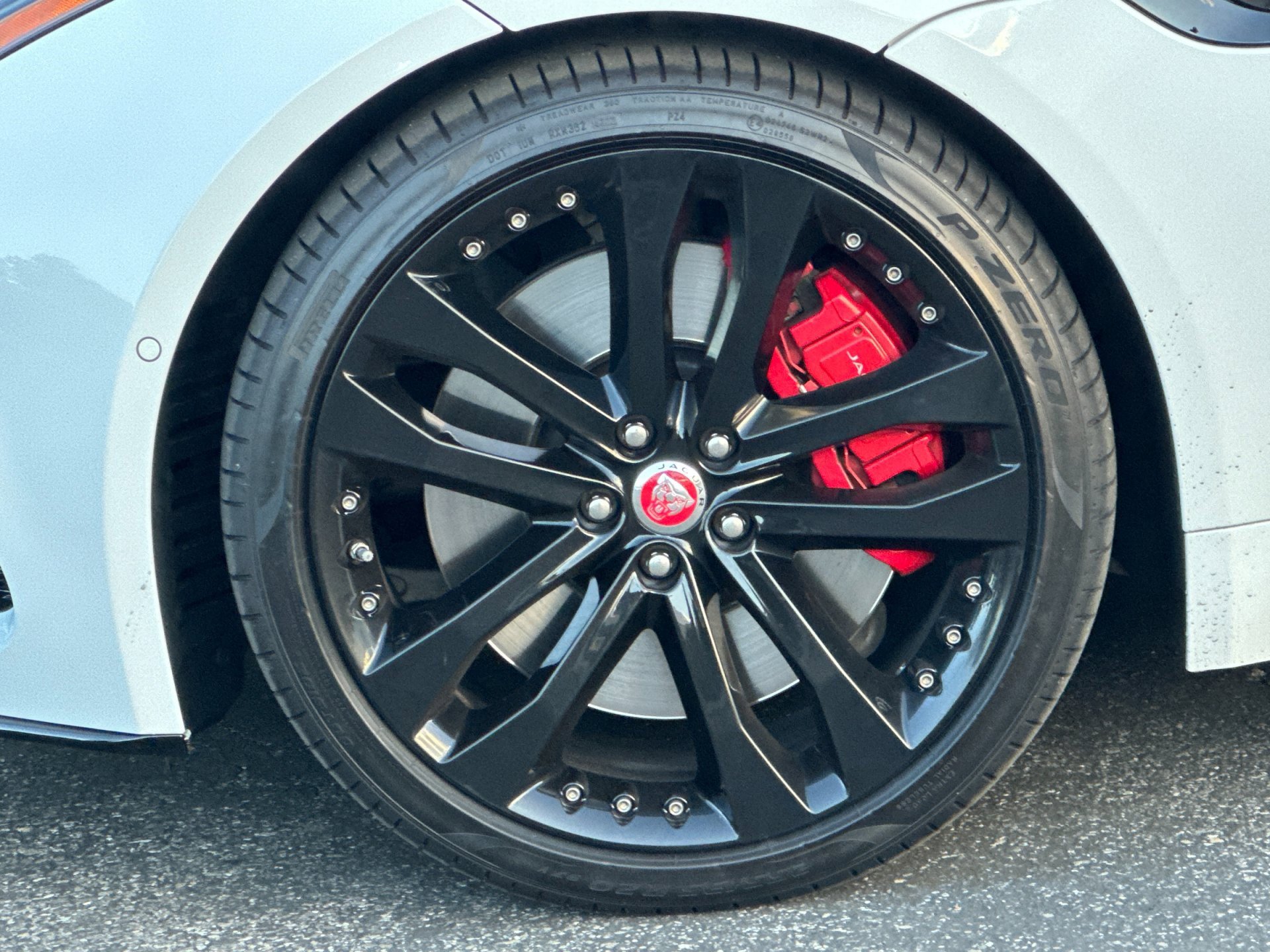 Used 2020 Jaguar F-TYPE R image 31