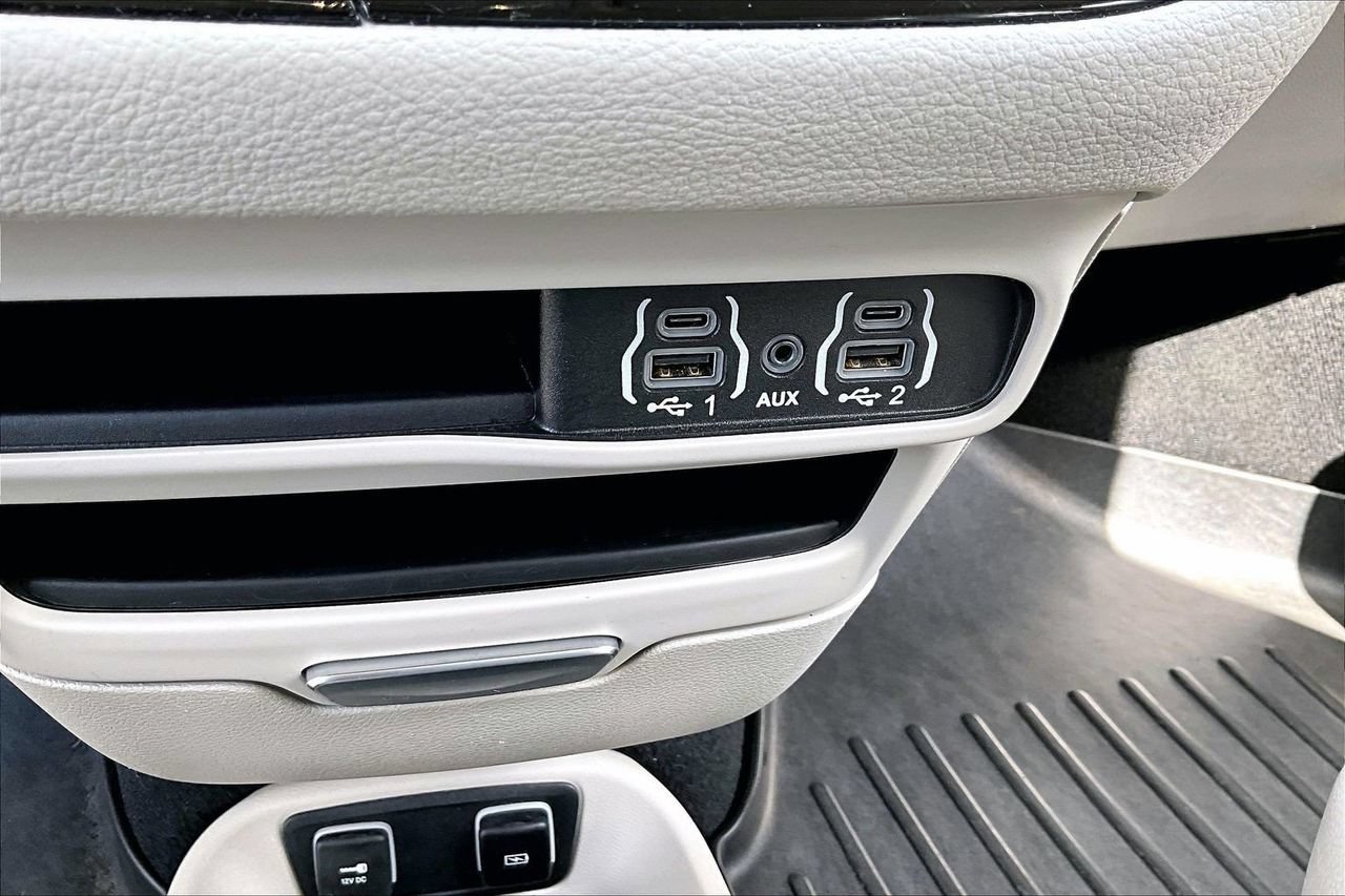 Certified 2021 Chrysler Pacifica Touring-L FWD image 15