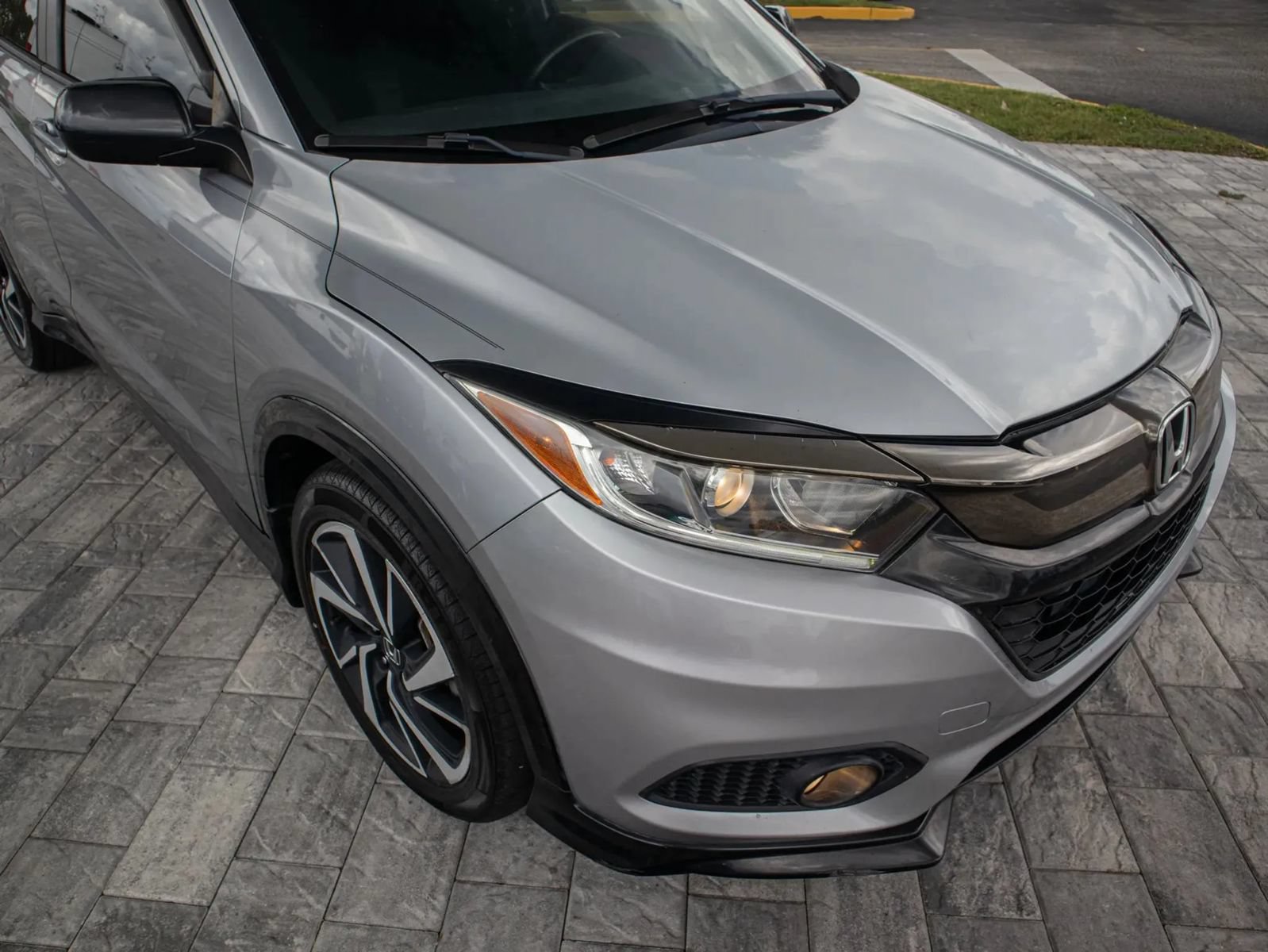 Used 2019 Honda HR-V Sport image 10