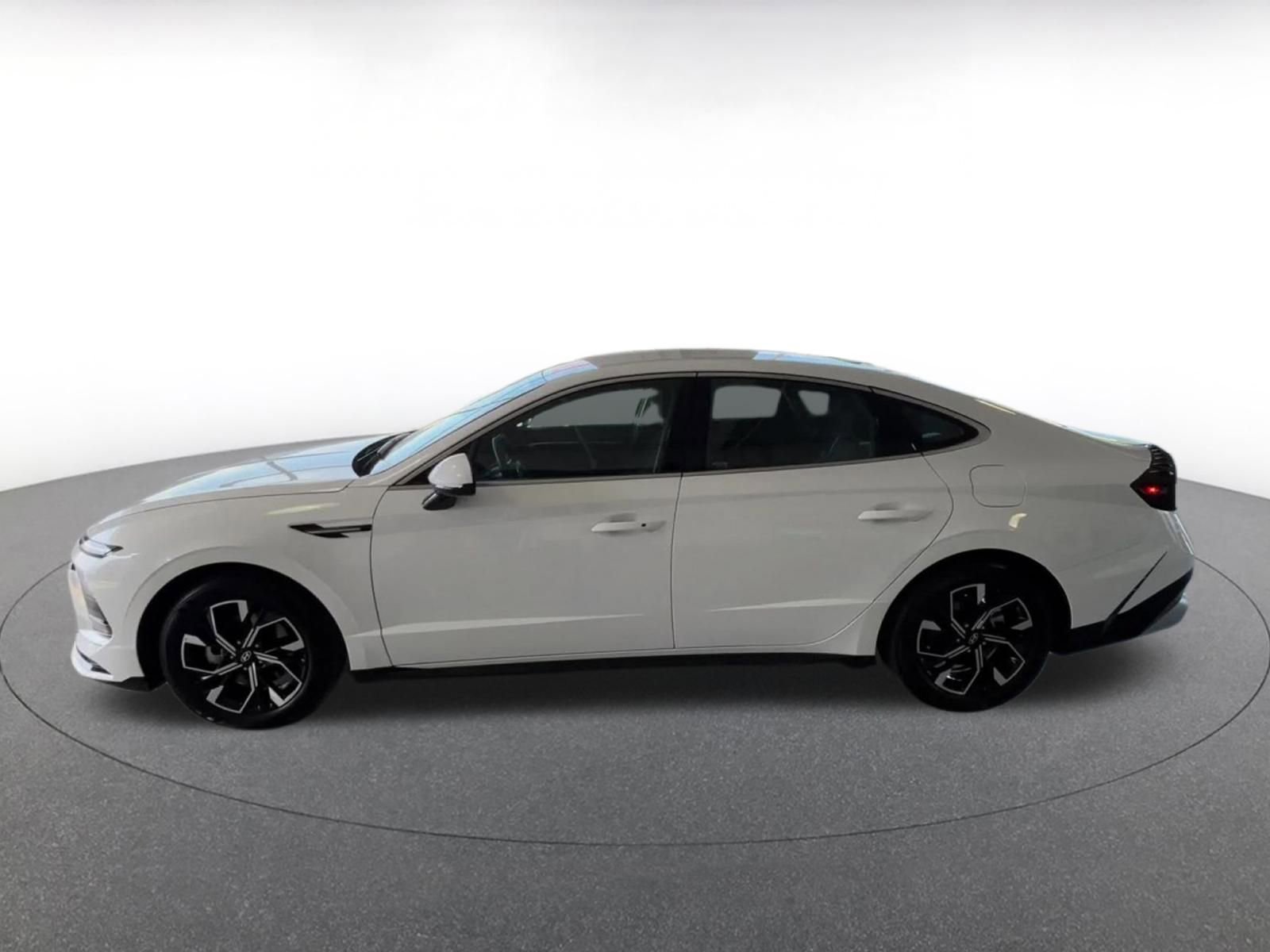 Used 2025 Hyundai Sonata SEL FWD image 8