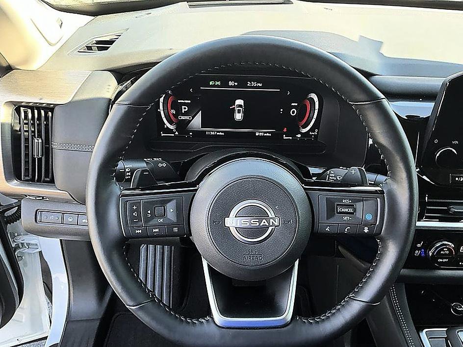 Certified 2025 Nissan Pathfinder Platinum image 10