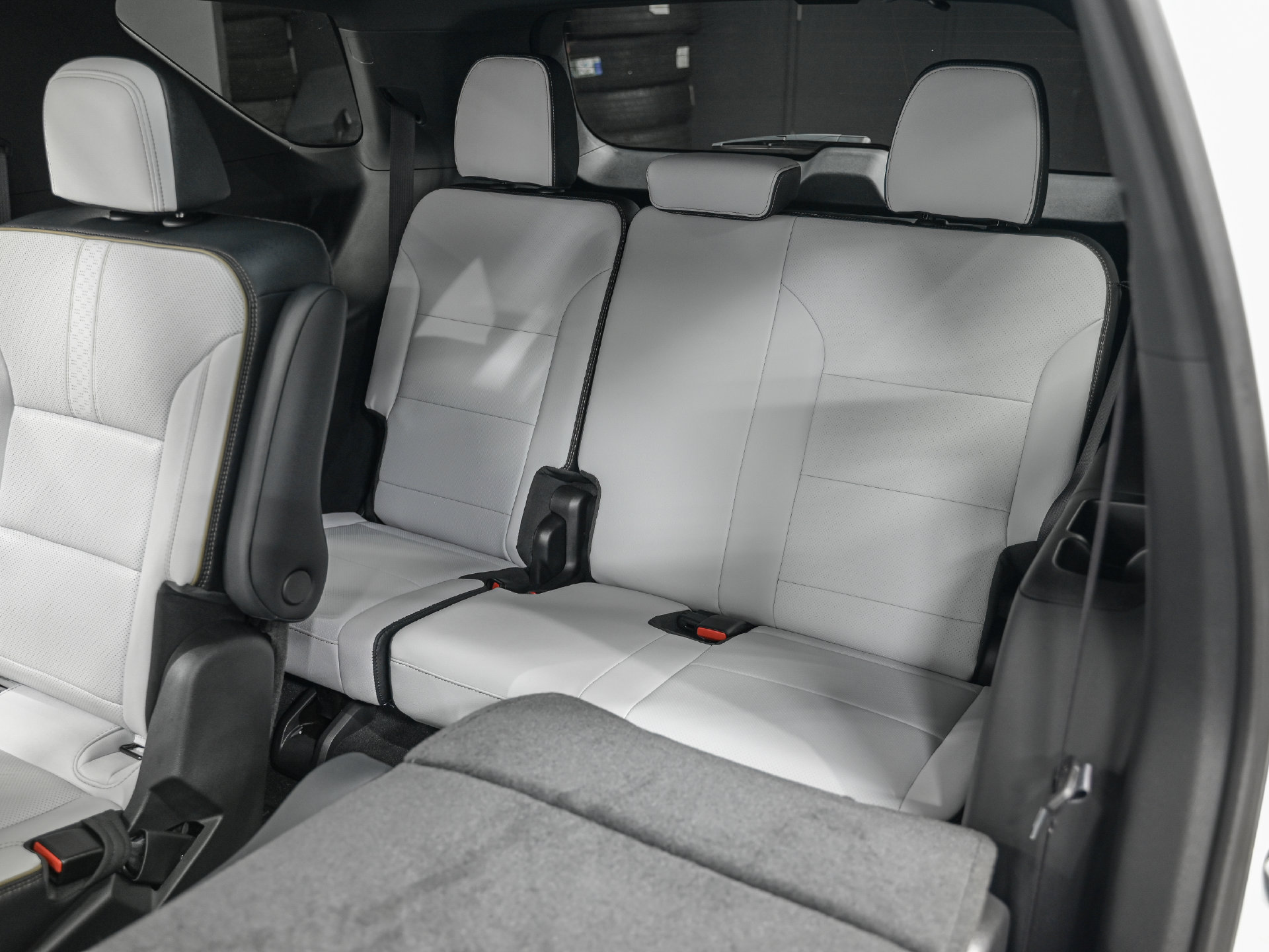Used 2025 Chevrolet Traverse High Country AWD/4WD image 29