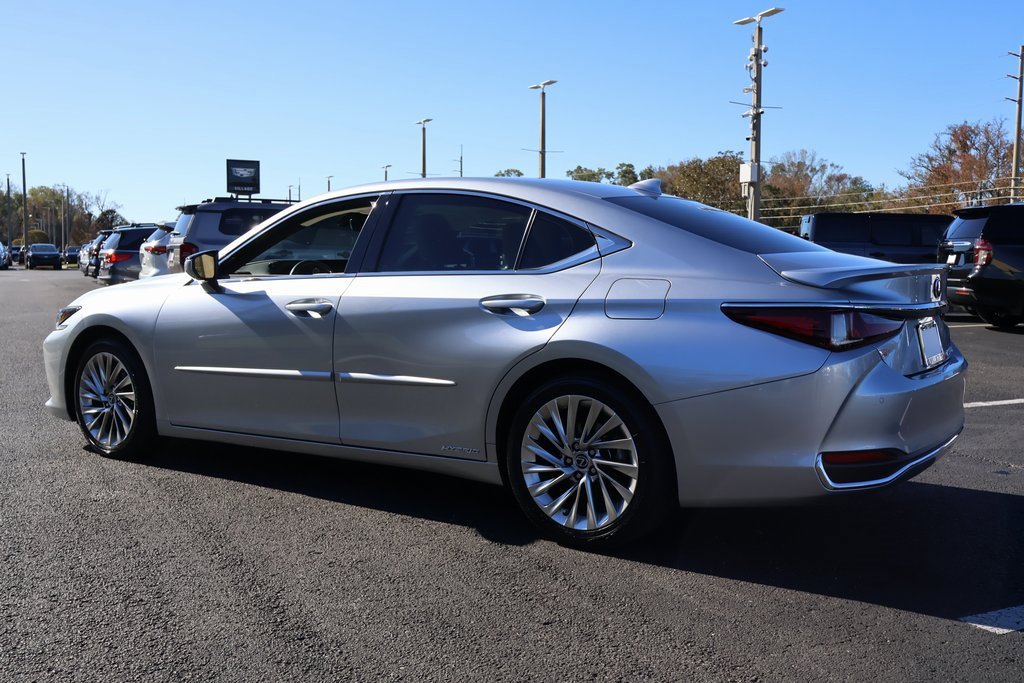 Used 2022 Lexus ES 300h w/ Luxury Package image 3