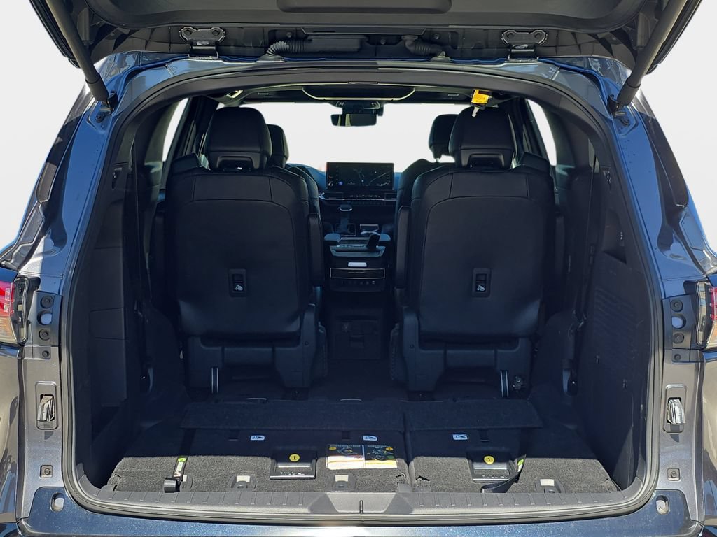 Used 2025 Toyota Sienna Platinum AWD/4WD image 14