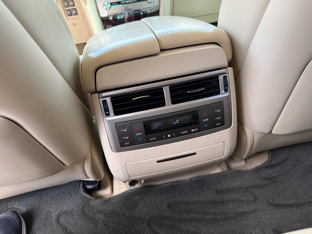 Used 2015 Lexus LX 570 4WD image 17