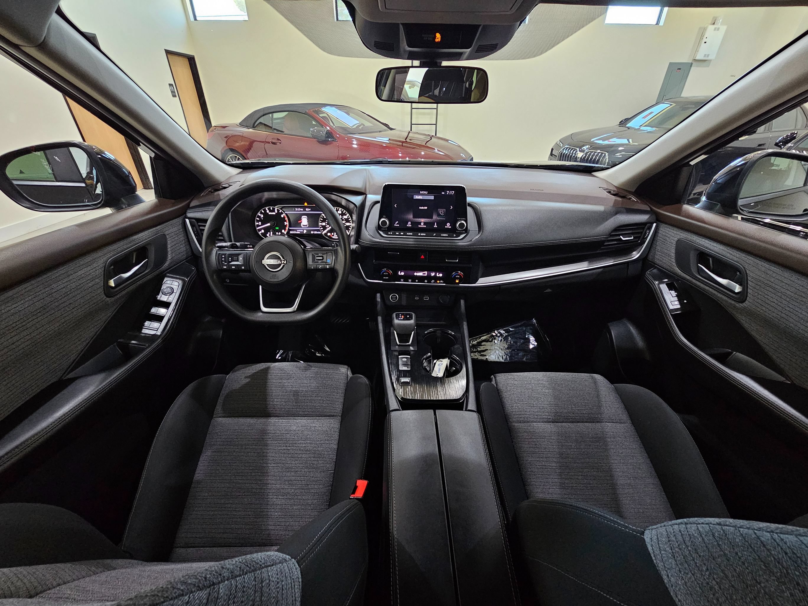 Used 2023 Nissan Rogue SV FWD image 19