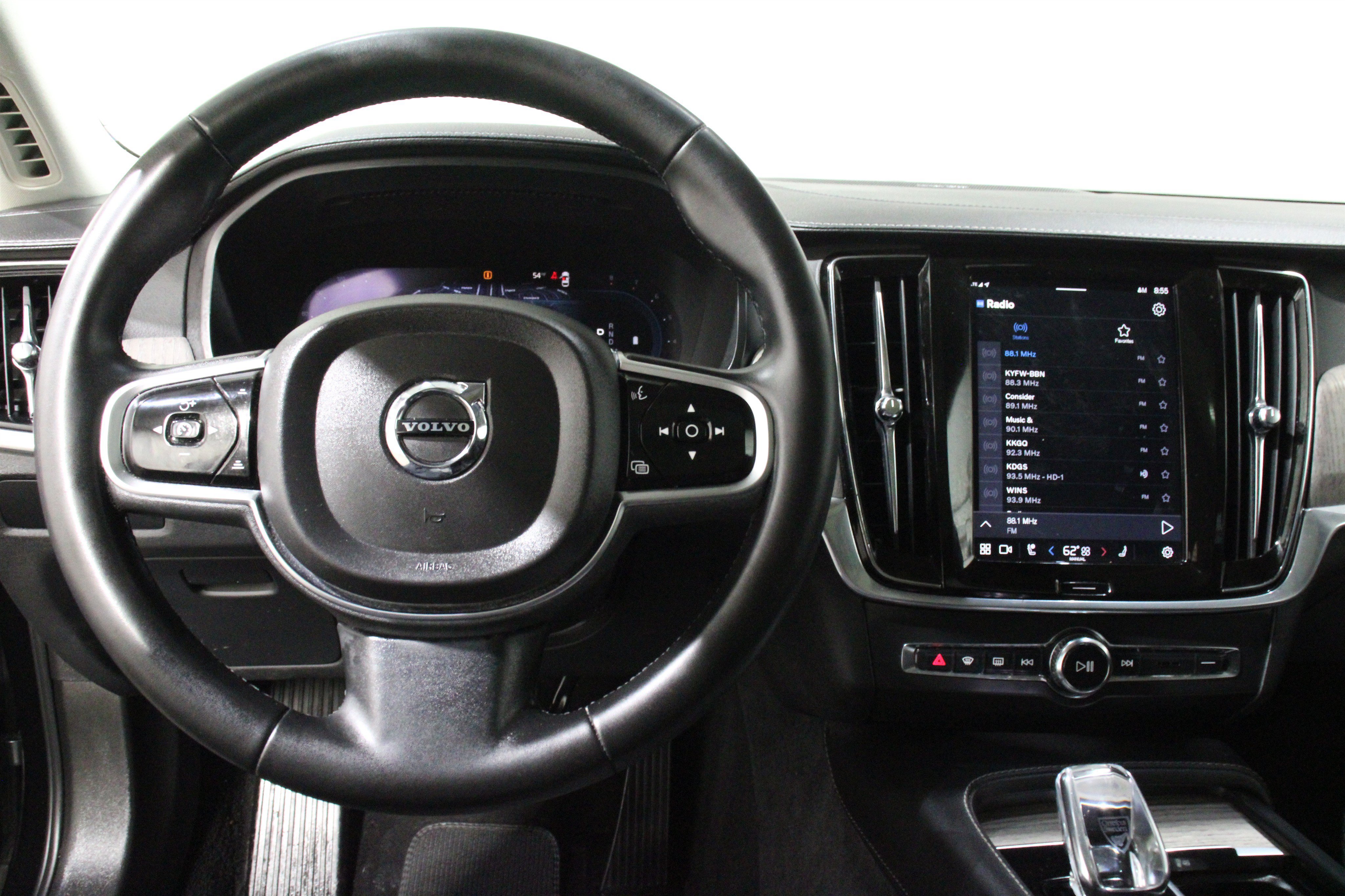 Used 2023 Volvo V90 B6 Cross Country Ultimate AWD/4WD image 3