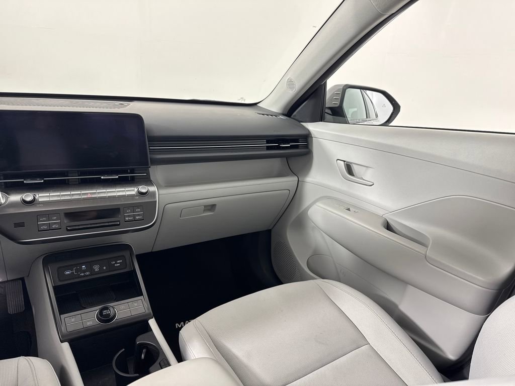 Certified 2025 Hyundai Kona SEL image 31