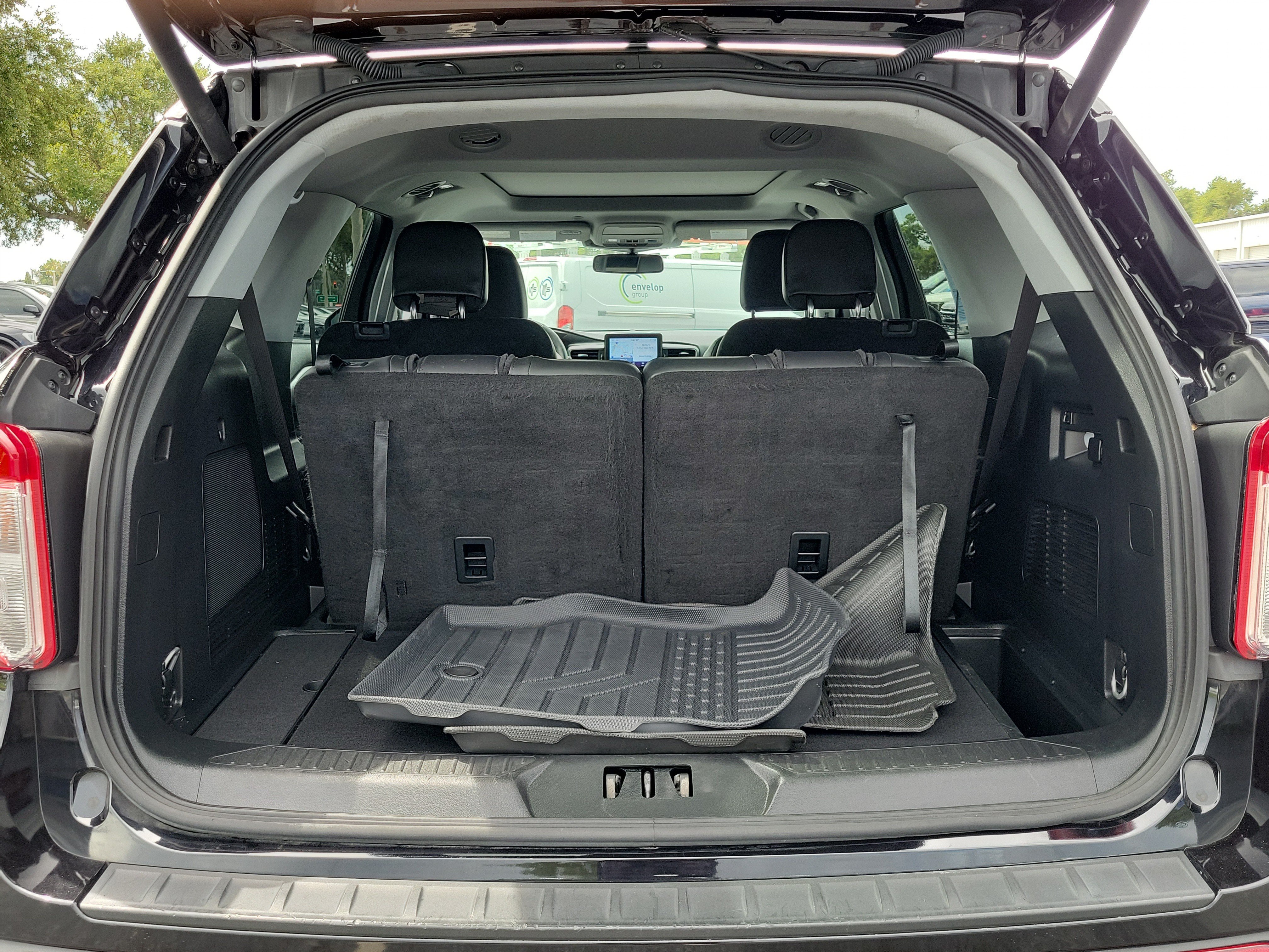 Certified 2023 Ford Explorer XLT w/ Equipment Group 202A RWD image 10